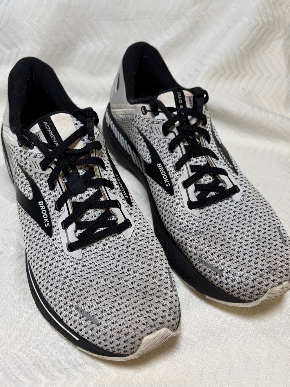 Brooks Men’s Adrenaline GTS - White/Black size 11